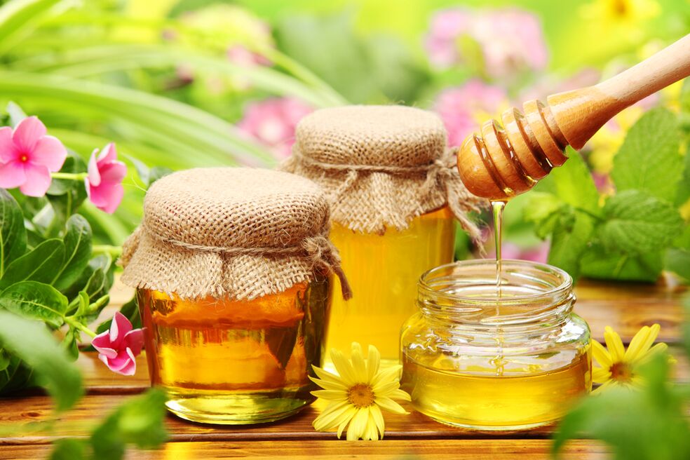 Le miel est un remède vermifuge populaire qui élimine les parasites chez les adultes et les enfants. 