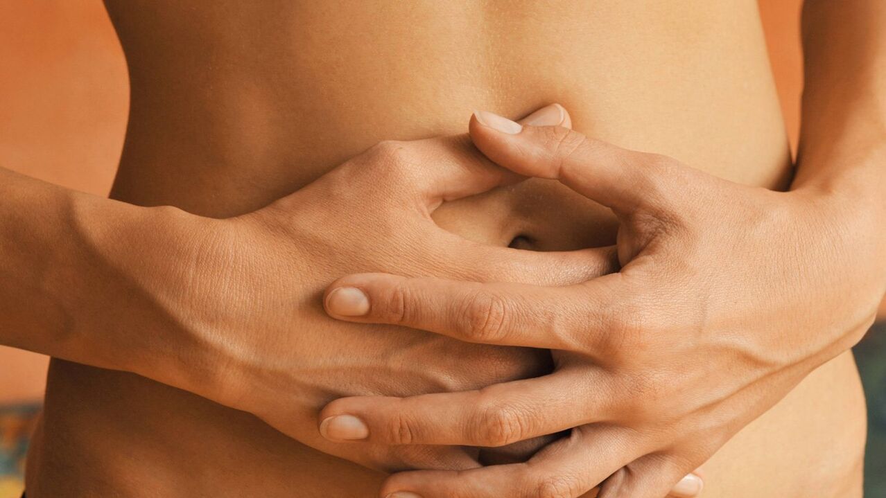 Les parasites qui vivent dans les intestins provoquent des douleurs et des lourdeurs dans l'abdomen