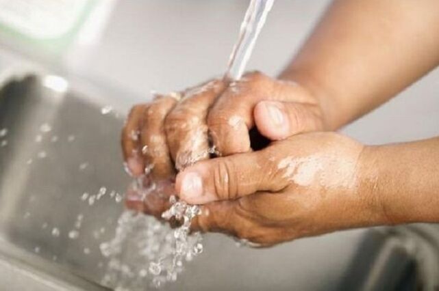 Infection à travers l'eau dans un approvisionnement en eau